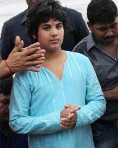 Akshay Kumar family photos son