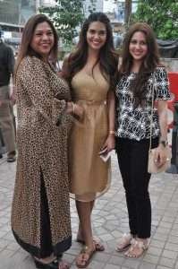 esha gupta sister neha gupta and mother