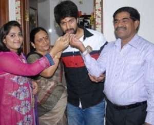 Kannada actor Yash sister Nandini | Celebrity family wiki Kannada actor Yash sister Nandini