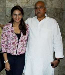 Huma Qureshi Parents father Saleem Qureshi