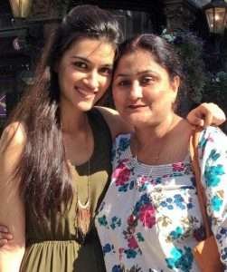 Kriti Sanon Parents mother Geeta Sanon